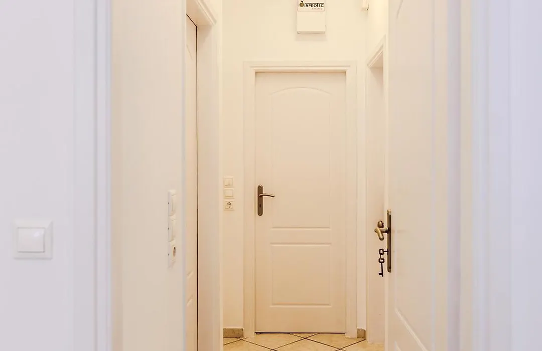 Naturally Cool 2Br Central Ath-1